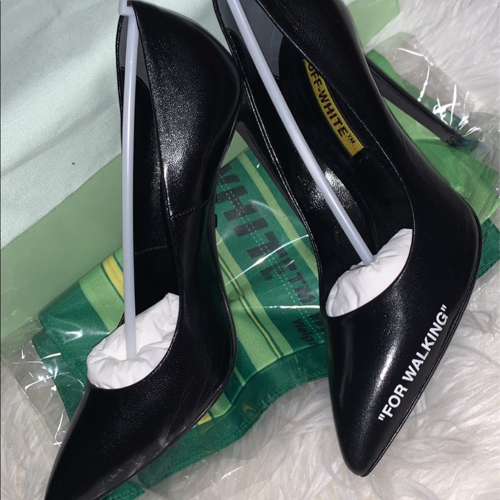 OFF-WHITE PUMPS